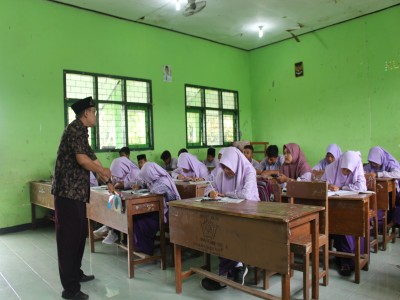 Kelas VIII B